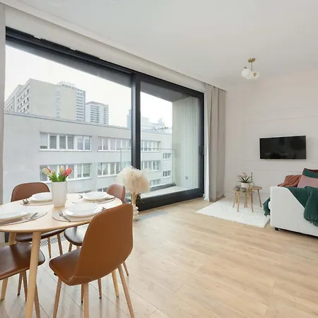 Modern Krochmalna With Air Conditioning Near Centre Of By Renters Warszawa